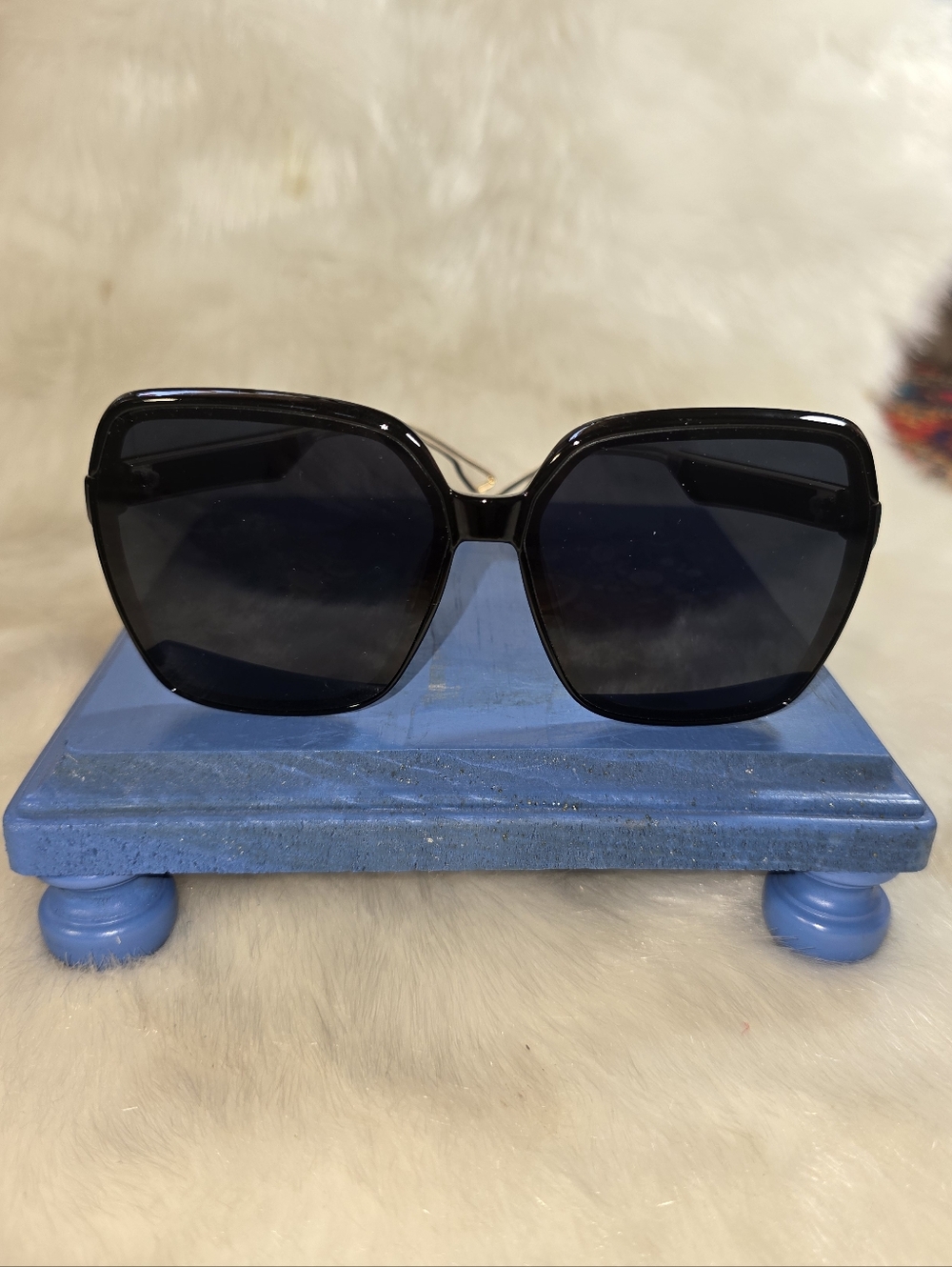 Linfemand Classic Black Oversized Women's Sunglasses